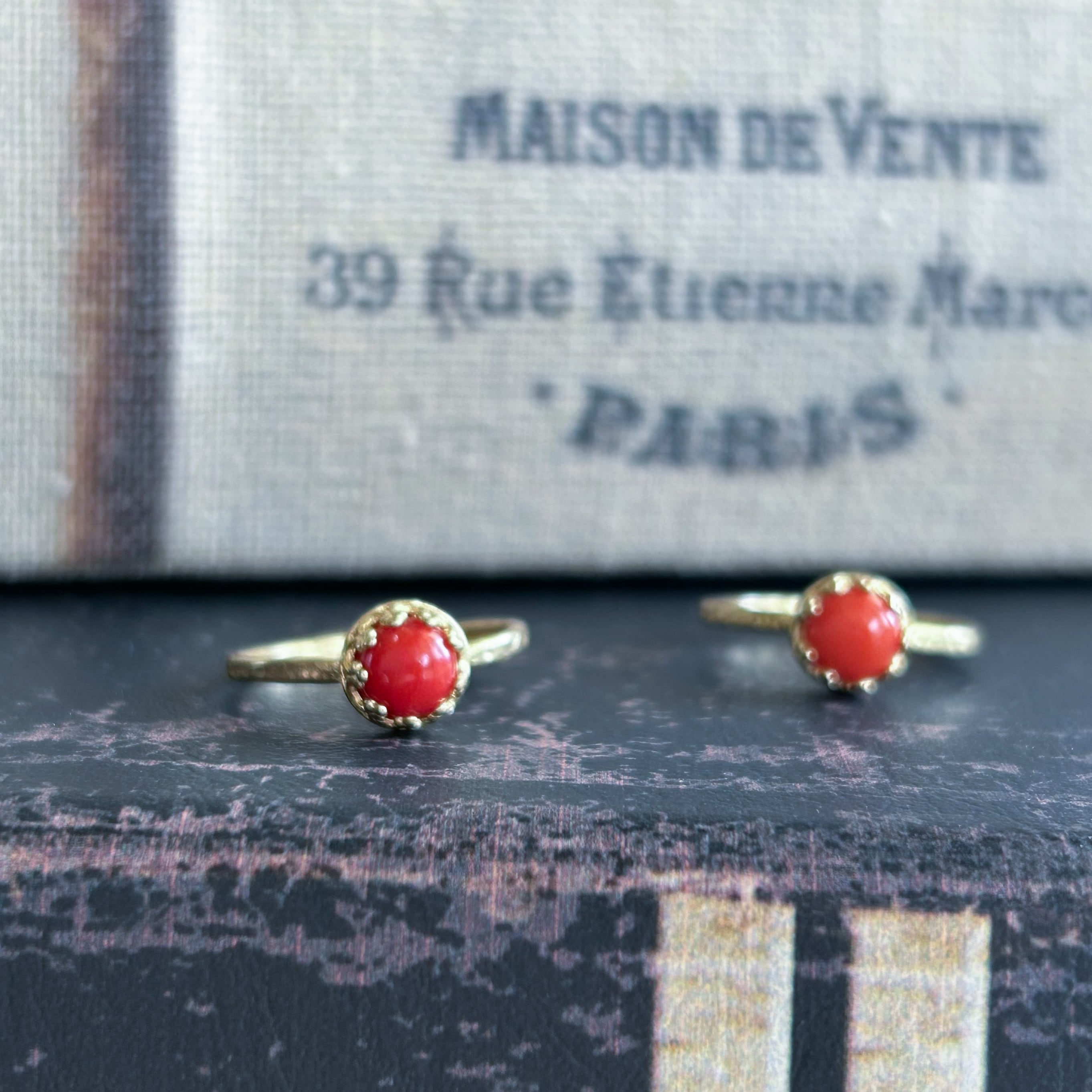 真鍮｜本珊瑚(サンゴ) 天然の緋色は人を惹きつける 鮮やかな赤リング