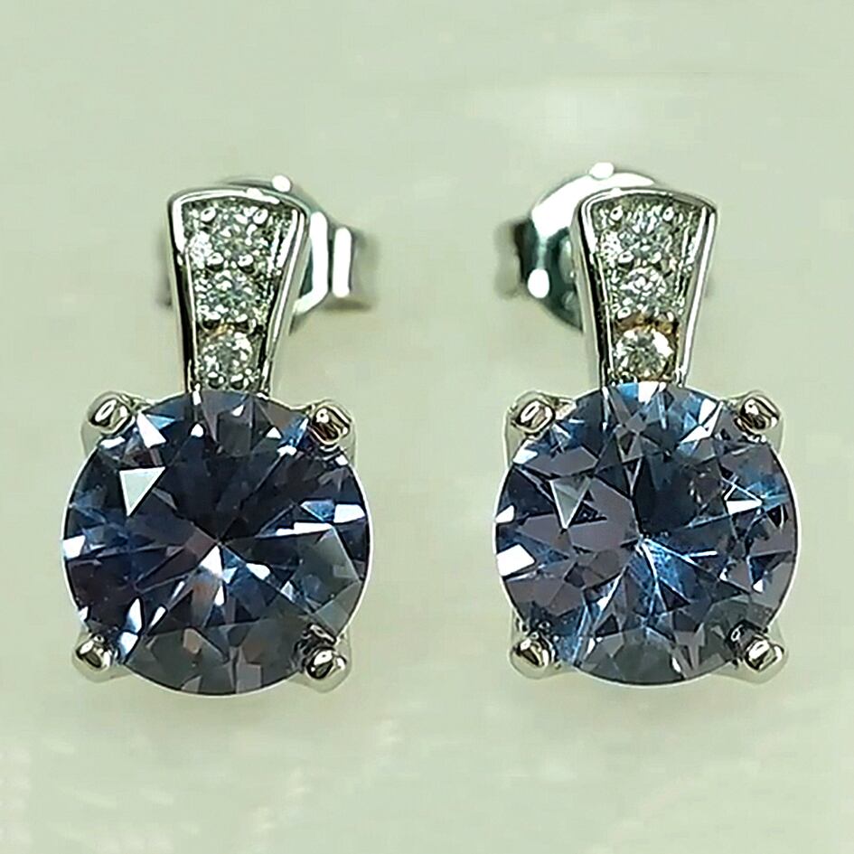 アレキサンドライト ピアス(両耳用) カラーチェンジ ピアス ファッション ペアカット DAIKI JEWELRY #ジュエリー #ピアス #ファッション #イヤリング