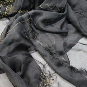 ベリーダンス 衣装 ハリージドレス ブラック系 ラインストーン 黒 金 ワンピース ドレス 羽織り 透け感 ガラベーヤ 豪華 装飾 民族舞踏 刺繍 ステージ 華やか イベント かっこいい シック ゴールド系