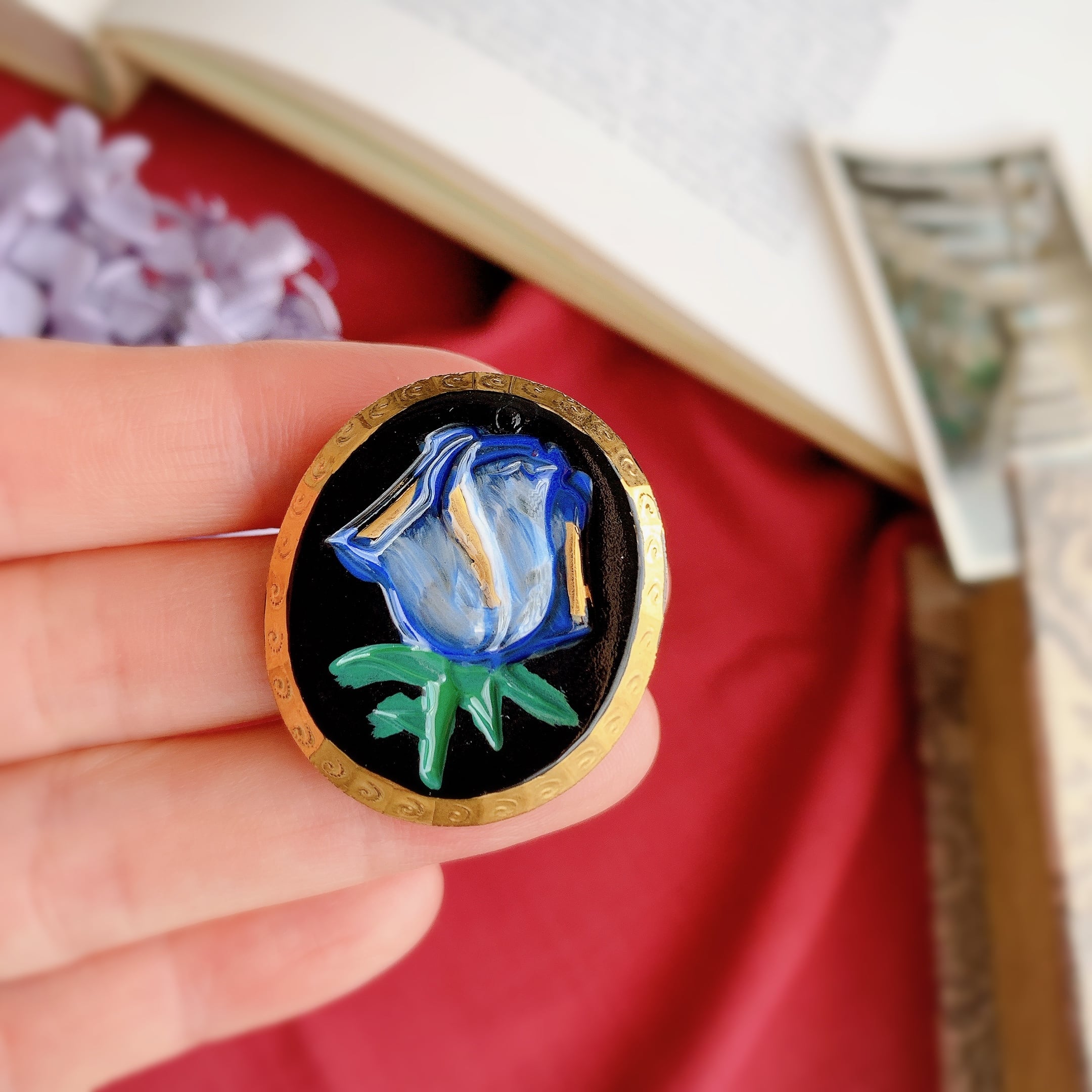 サファイアの夜明け】チェコガラスのブローチ / ブルー チューリップ