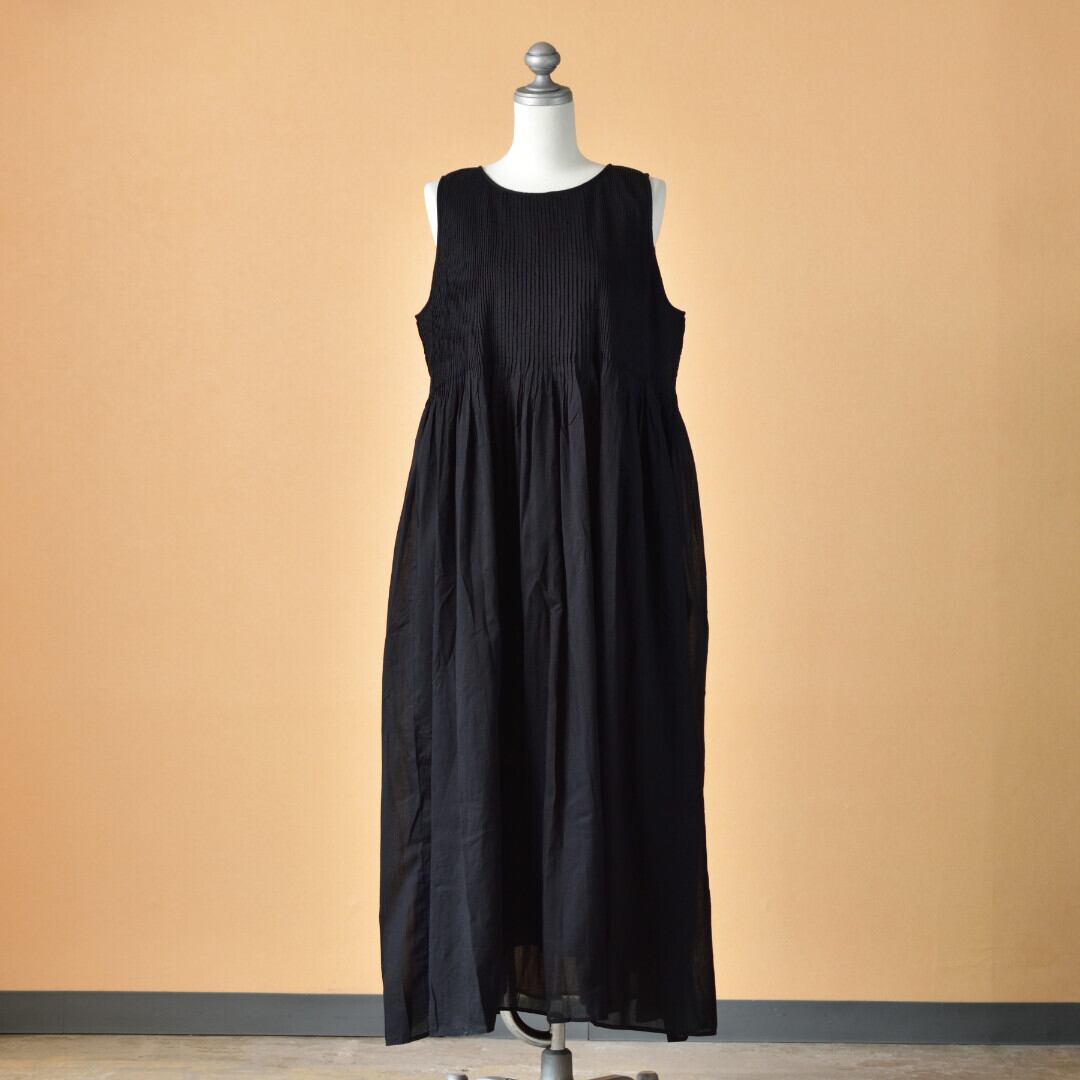 maison de soil メゾンドソイル オーガニックコットンミニピンタックノースリーブドレス・ブラック 細かい手仕事が施されています