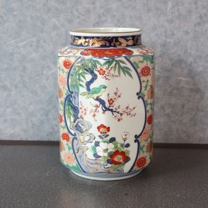 【送料無料】有田焼　８寸六角型花瓶　梅小鳥（木箱付） 18-037