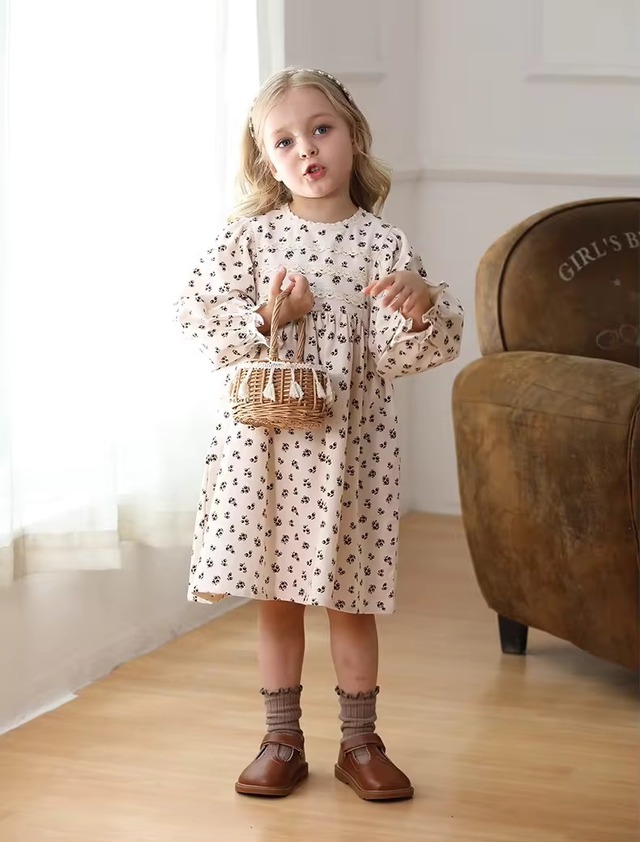 【取寄】ノーカラーでスッキリ着られる流行りの淡色花柄ワンピース