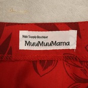 フラダンス 衣装 Muu Muu Mama ワンピース ドレス レッド系 赤 茶 プルメリア柄 花柄 植物柄 ハワイアンプリント ハワイアン アロハ フラ ダンス レッスン 練習 ハワイアンダンス ブラウン系 半袖 ボタン 華やか 鮮やか かわいい おしゃれ ダンス衣装 練習着 レッスンウェア フラダンス衣装