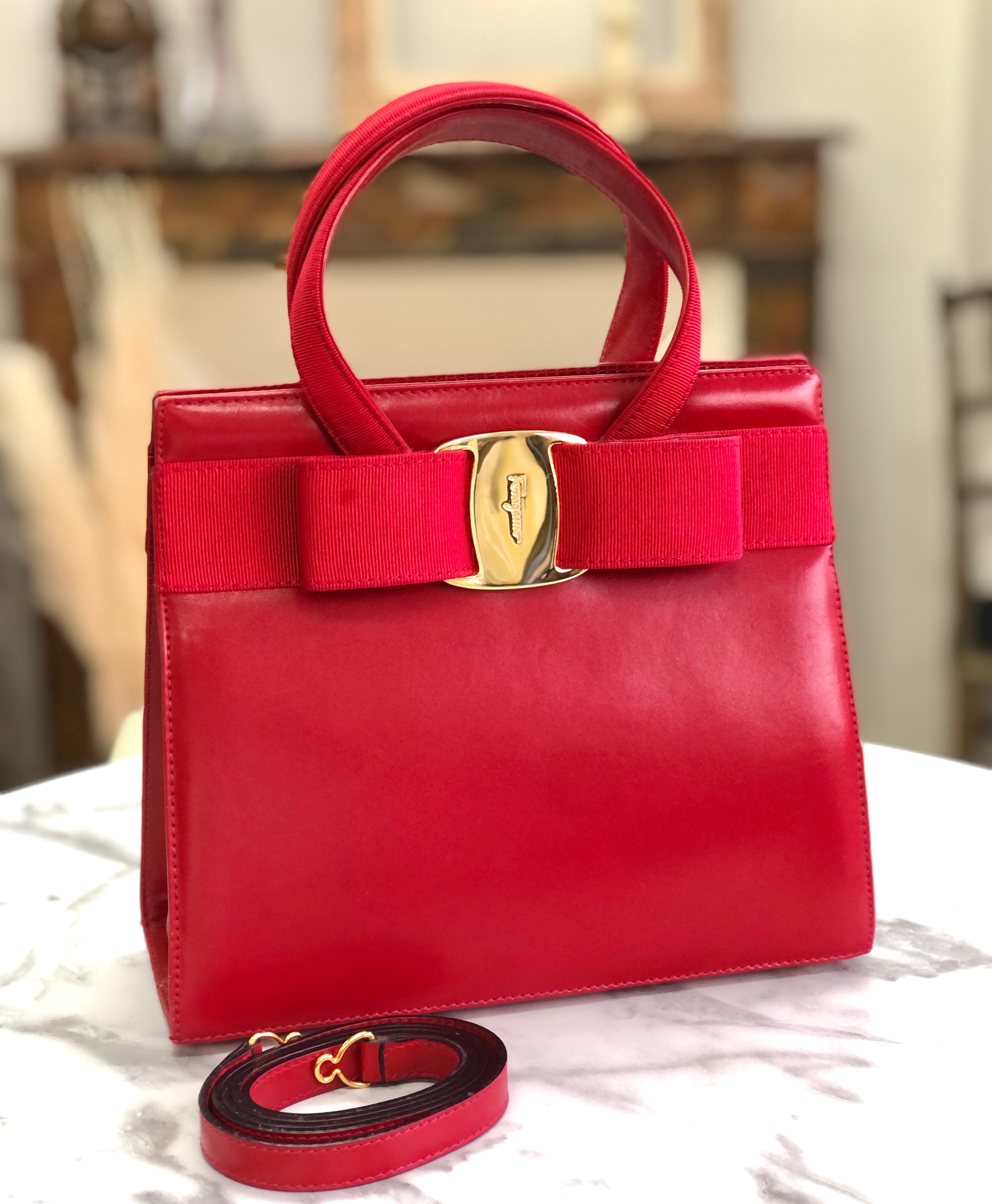 Salvatore Ferragamo　サルヴァトーレ フェラガモ　ヴァラリボン　レザー　2WAY　ハンドバッグ　ショルダーバッグ　レッド　 vintage　ヴィンテージ　オールド　ihppdc | VintageShop solo powered by BASE