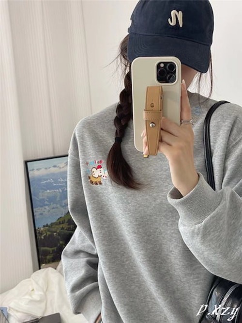 秋のガーディアン2024新型学生シンプル漫画小標刺繍丸首ガーディアン女純色