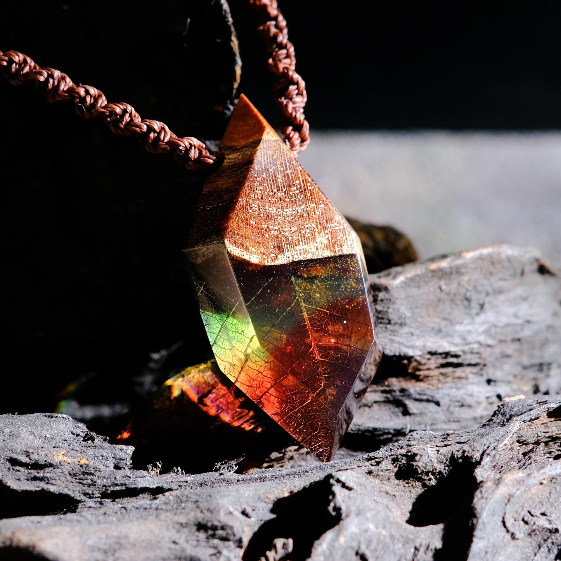 753works/銀染の葉脈石(薄オレンジ) 聖夜の葉脈石 -【ペンダント】 | 753WORKS