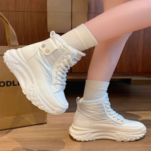 【送料無料】靴 ブーツ 3色 シューズ 厚底 タンクソール 丸トゥ 編み上げ レースアップ 靴ひも 裏起毛 厚手生地 ふわふわ もこもこ ファー 可愛い 大人可愛い きれいめ シンプル カジュアル シック コンサバ 華やか 大人 上品 おしゃれ 主役級 こなれ感 高見え 高級感 無地 冬 レディース レディース 女性用 ママ 20代 30代 40代 通勤 デート お出かけ 女子会 お呼ばれ 休日 お茶会 授業参観 垢抜け デイリーユース 普段使い ファッション コーデ スタイル 楽ちん 歩きやすい