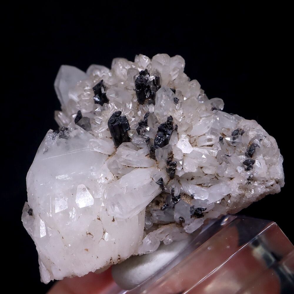 マンガン重石 ヒューブネライト クォーツ 水晶 140.9g OTH089 鉱物