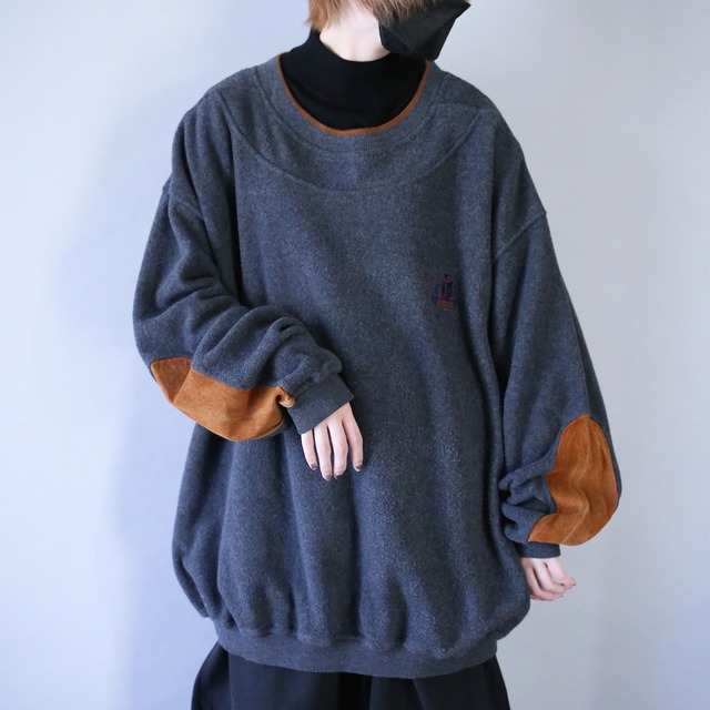 fake suede elbow patch design over silhouette fleece sweatshirt