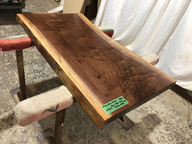 ブラックウォールナット9851　一枚板無垢 乾燥材　1140ｘ620-580-630ｘ55mm カウンター　ローテーブル　センターテーブル　テーブル