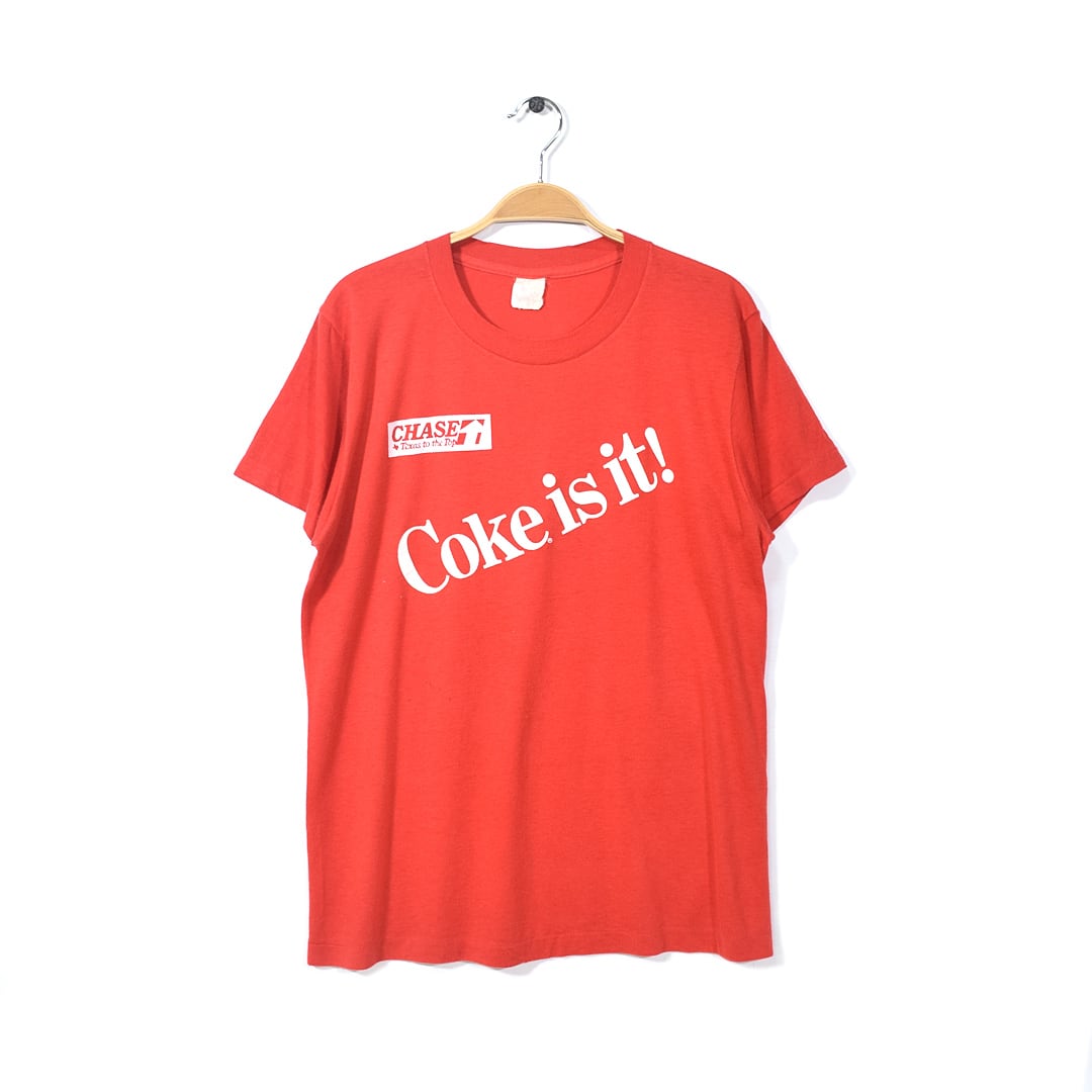 80s コカコーラ ヴィンテージTシャツ 袖裾シングル 赤 COKE IS IT ! CHASE アメカジ メンズM相当 古着 @BZ0084