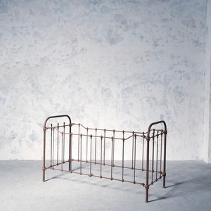 ベッド/アイアン/ベッドフレーム/フレンチアンティークベッド/撮影アイテム/スタジオ/記念撮影/アイアンベッド