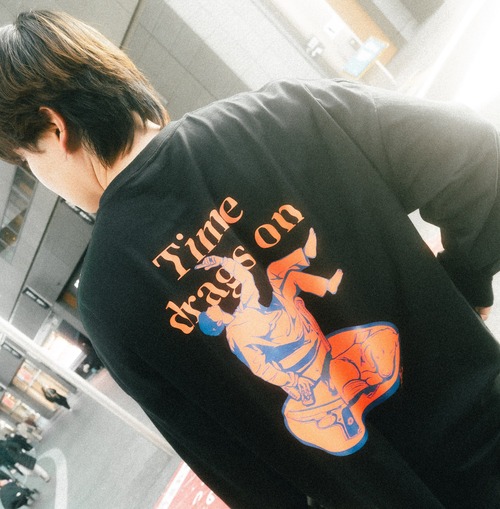 時間を溶かせば心が癒えるロンT Black