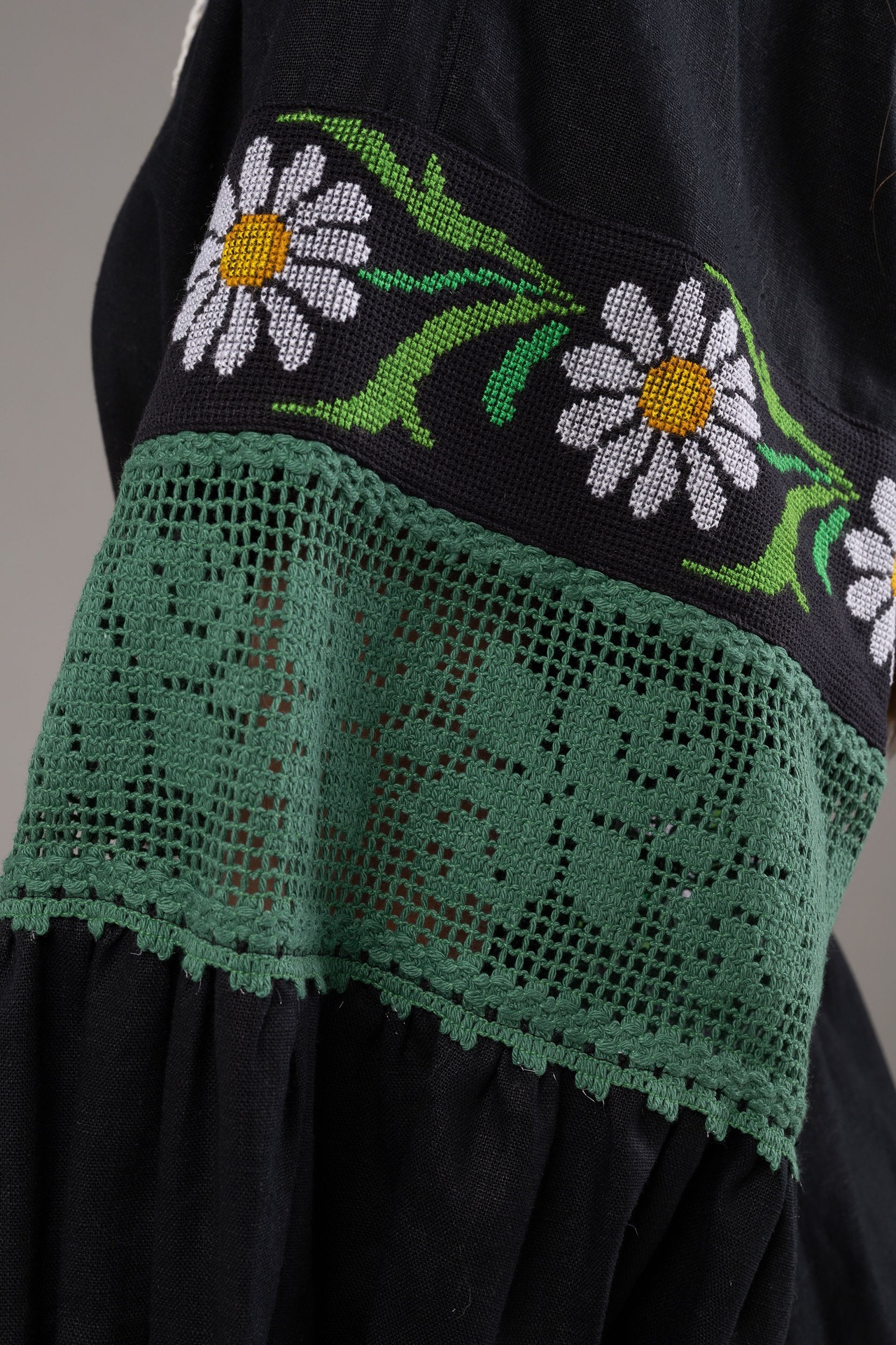 ウクライナ刺繍ヴィシヴァンカ　バルーン袖　手刺繍　麻　レディース・フリーサイズ - 5