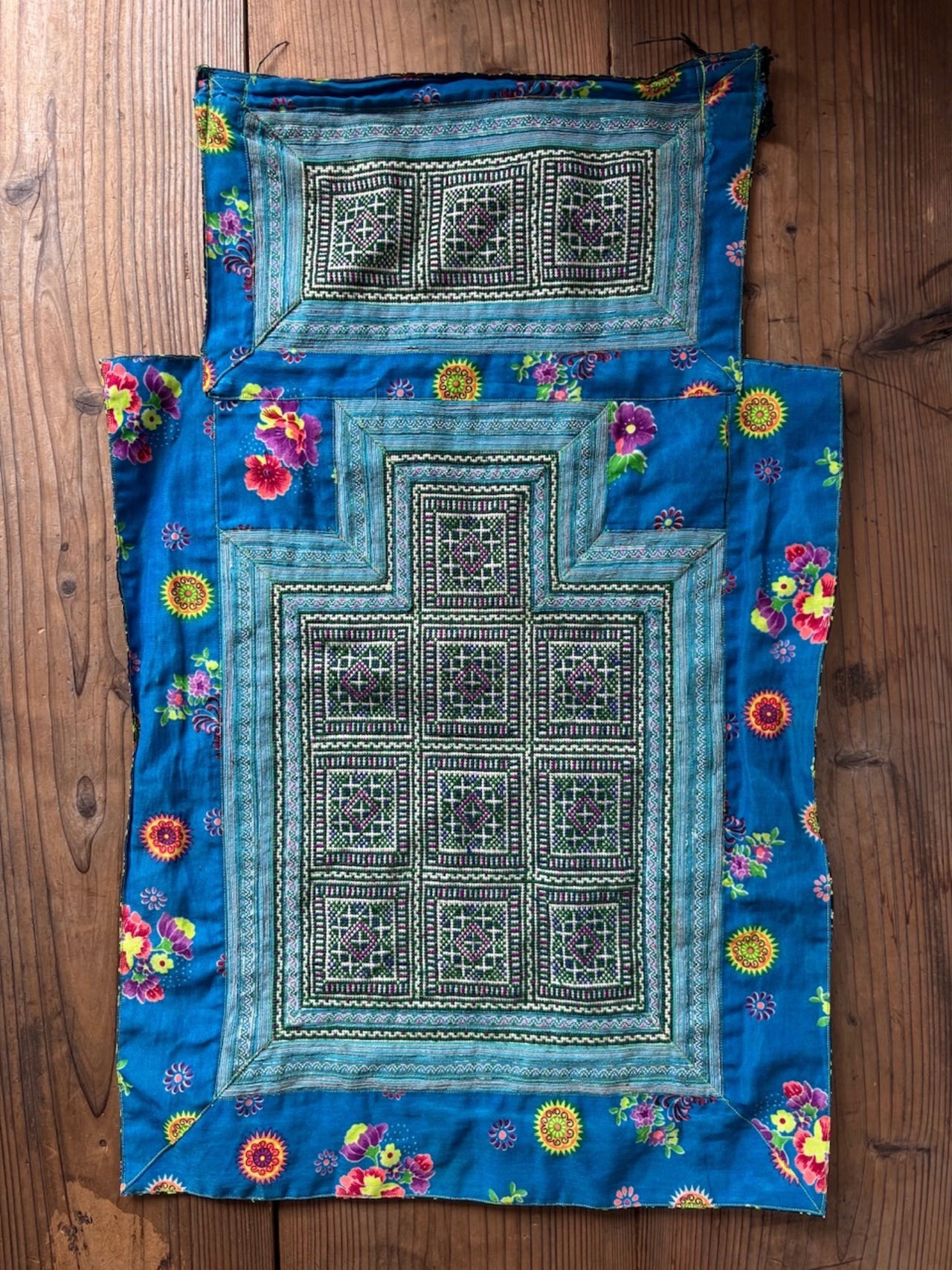 モン族 手刺繍布② 古布