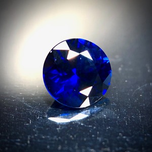 高貴なロイヤルブルーのブリリアンス 0.49ct 天然 ブルーサファイア