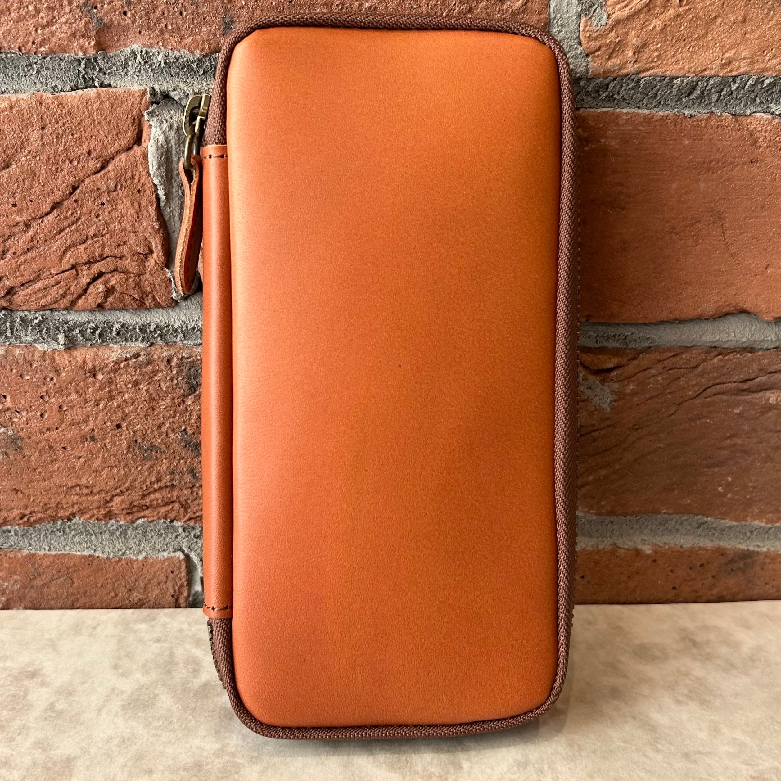 ＆Liebe「大切な6本を守って、眺めるジップペンケース（栃木レザー