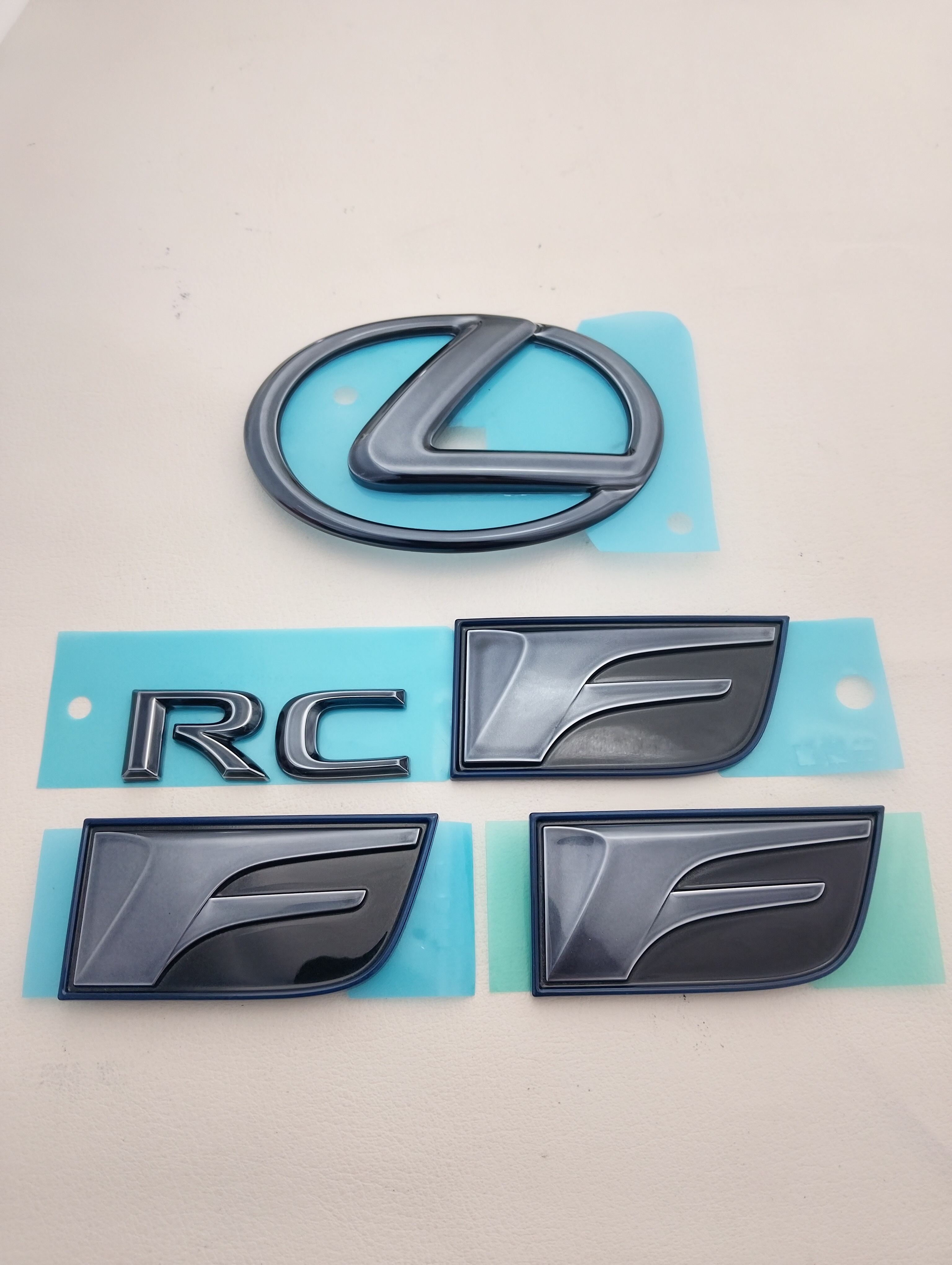 レクサスRCF前期　プラチナブラック加工エンブレム　2点 新品　純正品使用 レクサスRCF プラチナブラック加工エンブレム5点セット新品 純正品使用