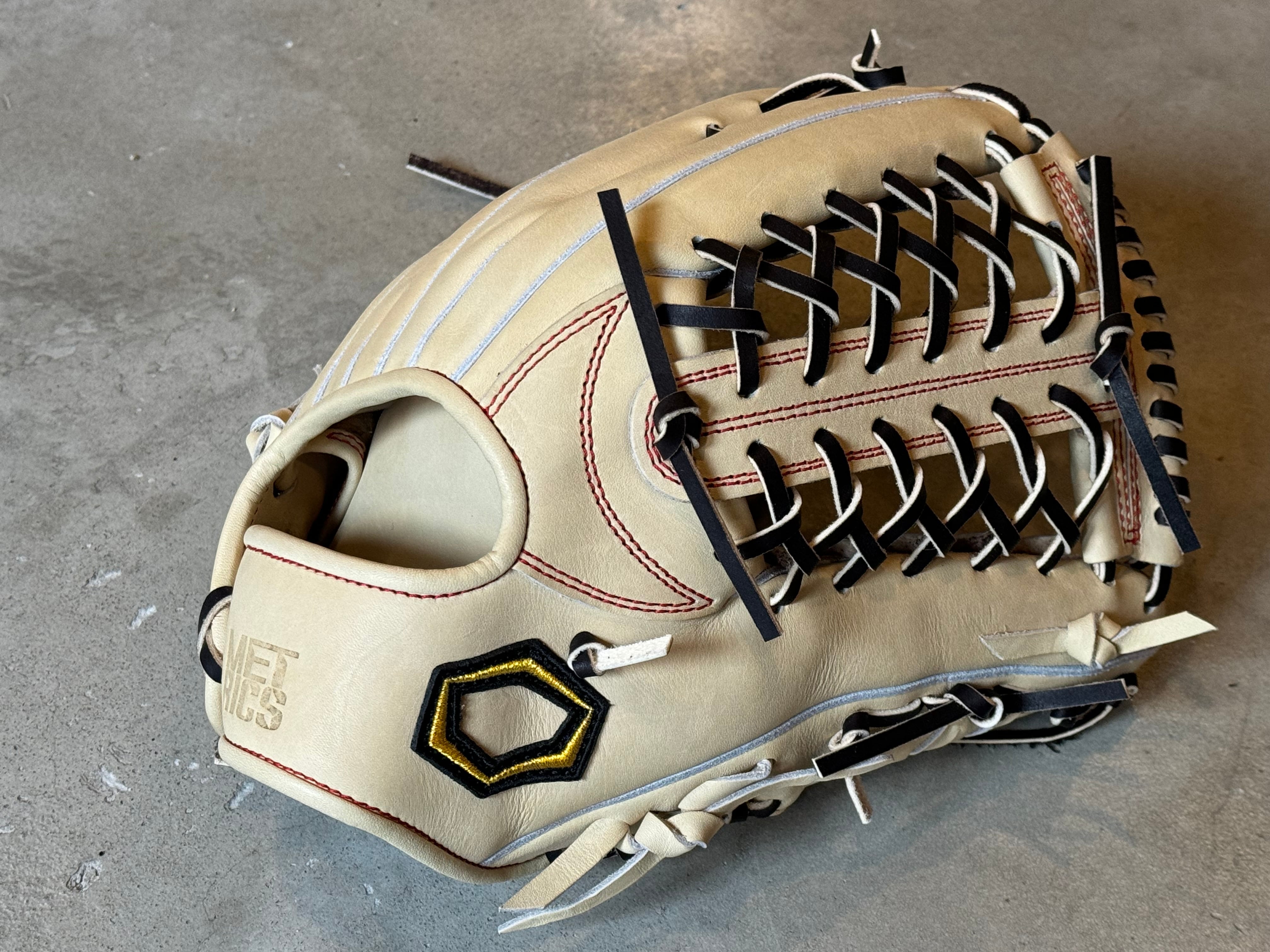 Gloveworks 外野手用 オーダーグローブ 栄える