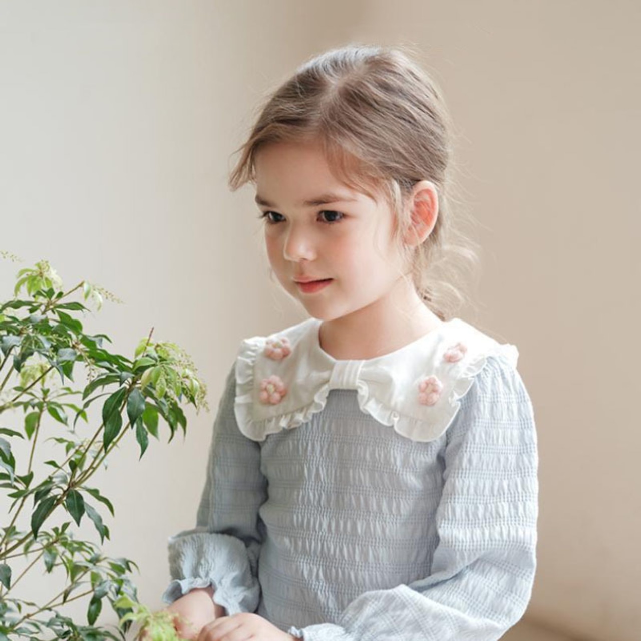 秋花つきタックデザイン長袖Tシャツ