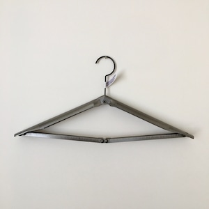 折りたためるハンガー スチール｜Folding Hanger Natural（PUEBCO）