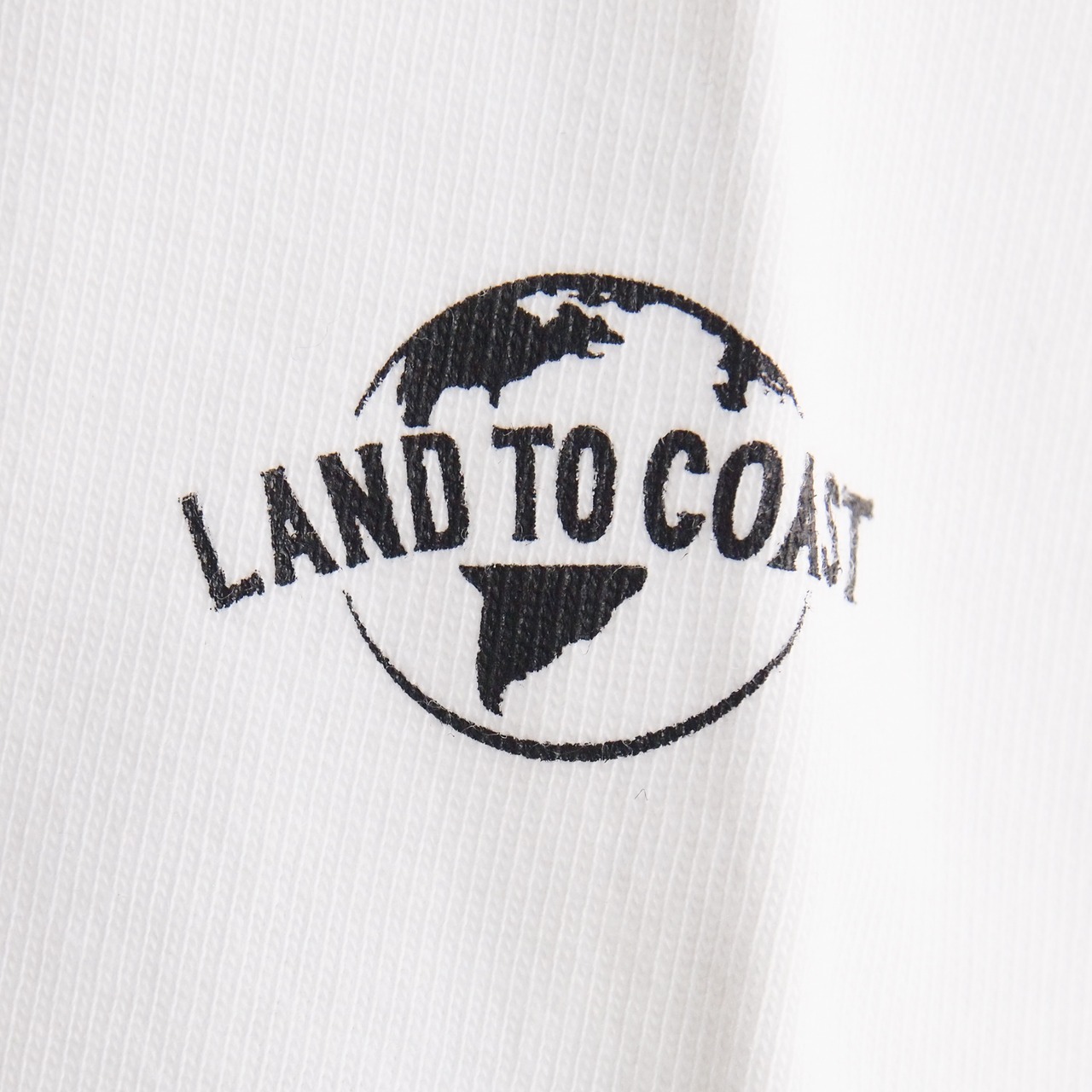 【DARGO】"SHARK vs BEAR" 8onz Organic Cotton T-shirt（2color）