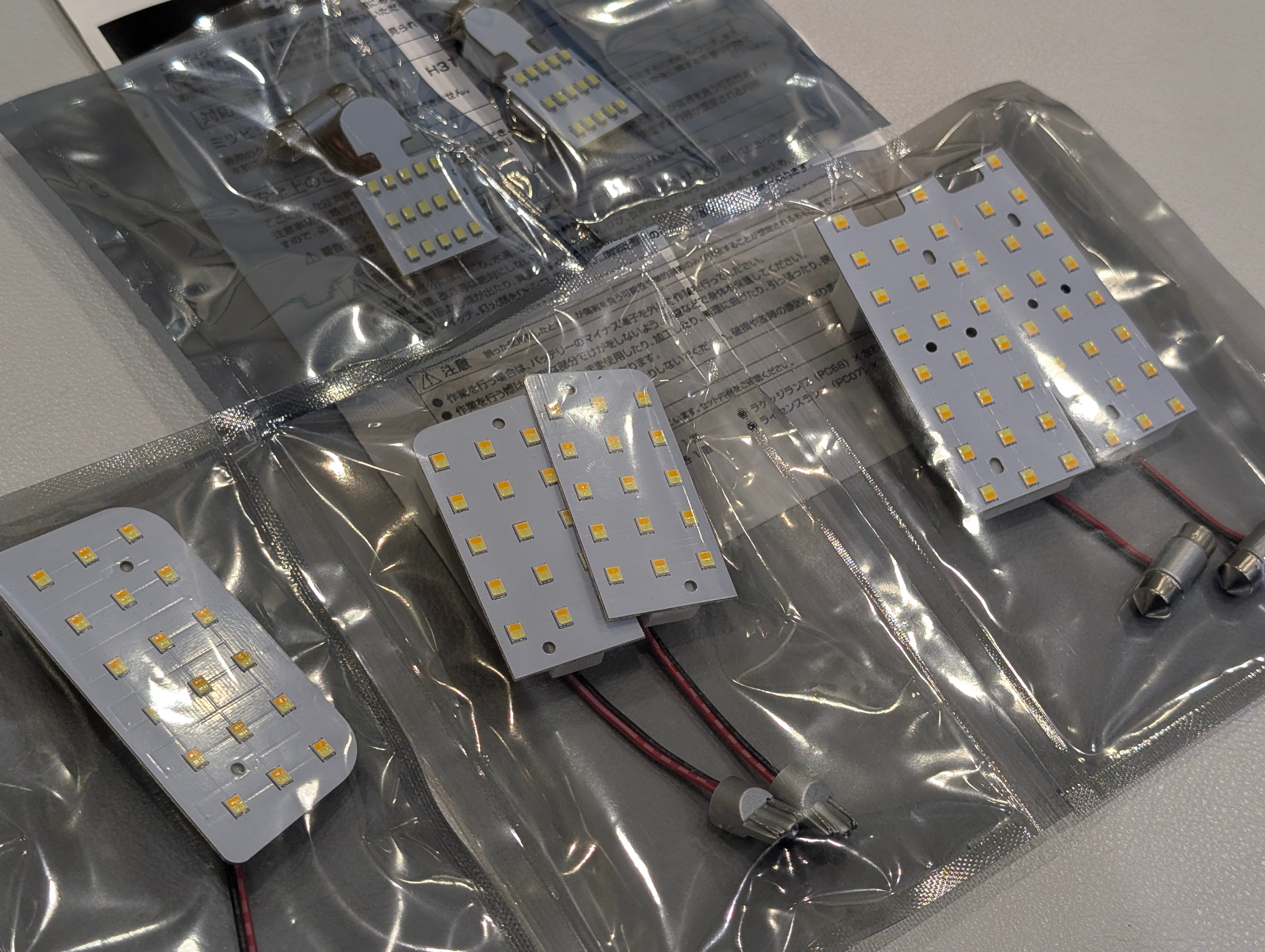 MDF デリカD:5専用 LEDルームランプセット（3色調色機能付き） | MDF