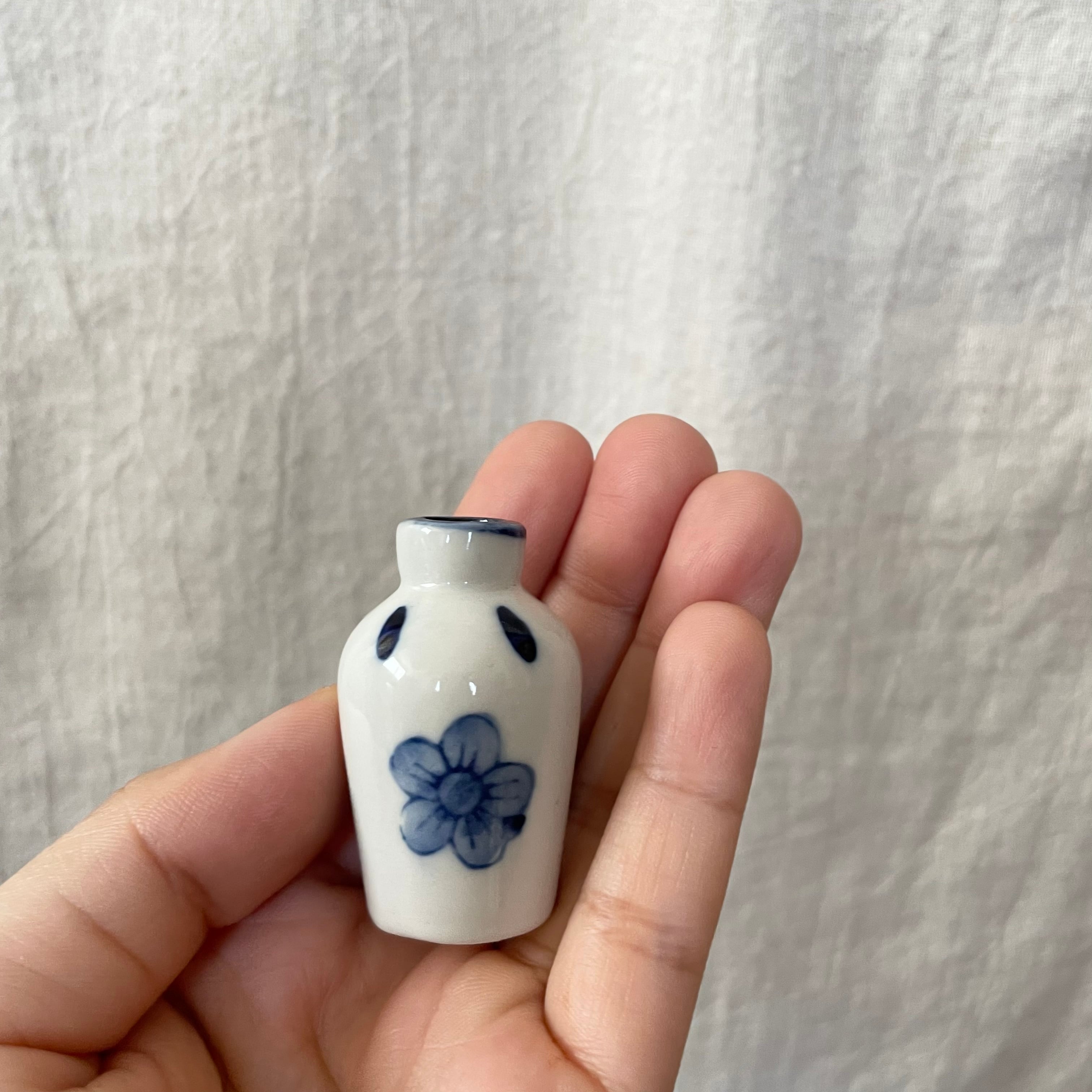 小さな一輪挿し