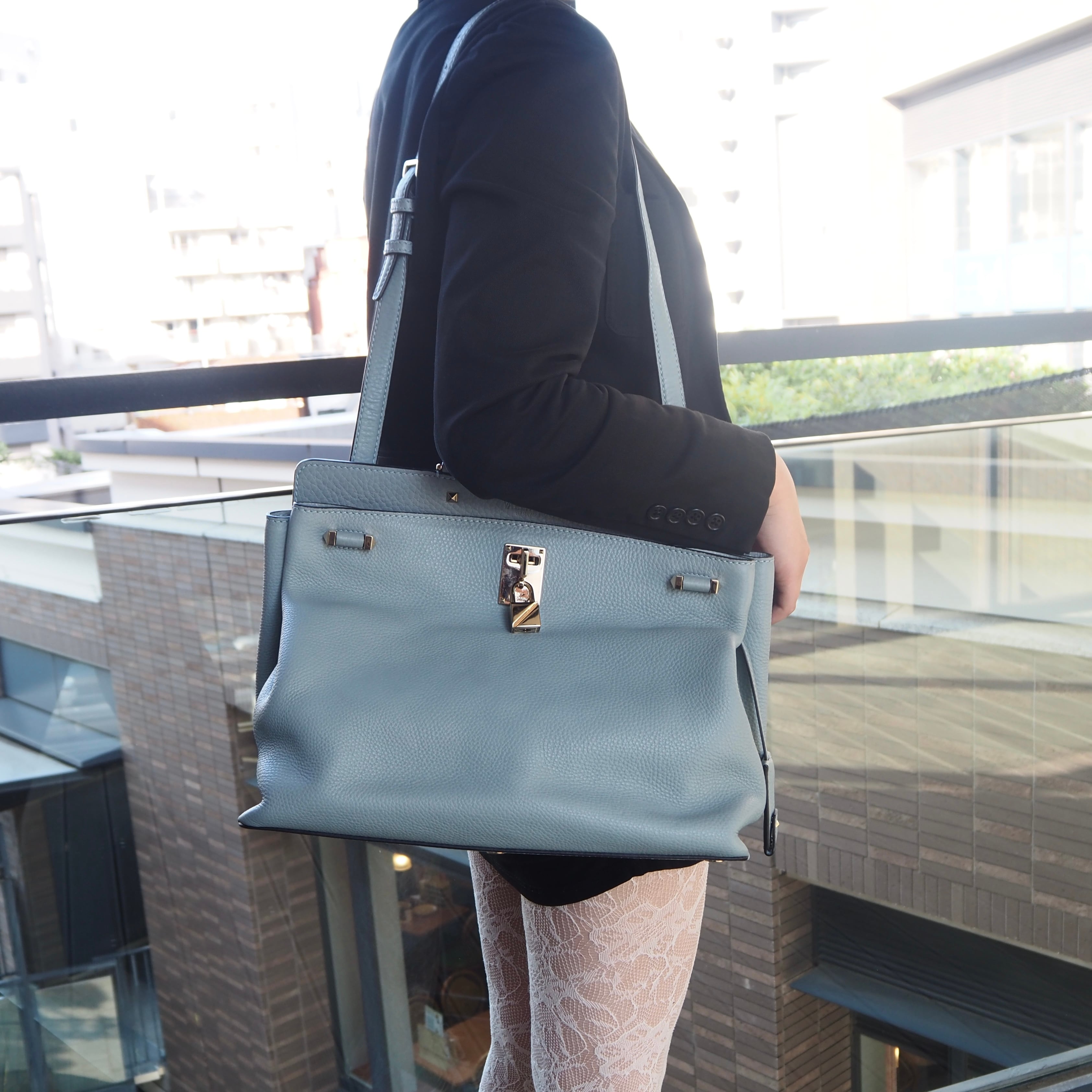 VALENTINO GARAVANI ジョイロック 2wayハンドバッグ バッグ ブルー