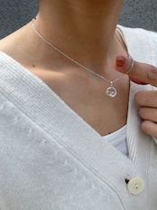 シルバークリスタルラウンドネックレス