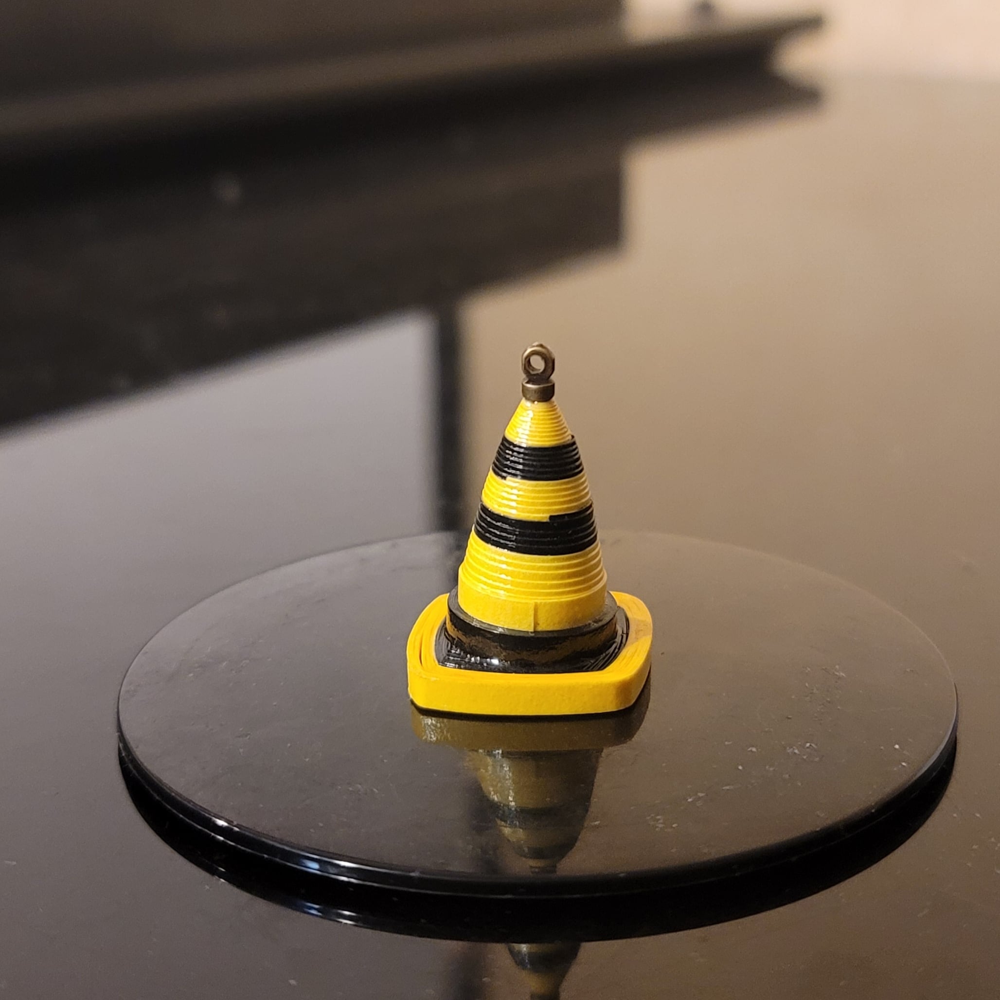 大型コーンを用いた飾りスタンド 安全用品ストア: ジャンボコーンスタンド (高さ) 1420mm