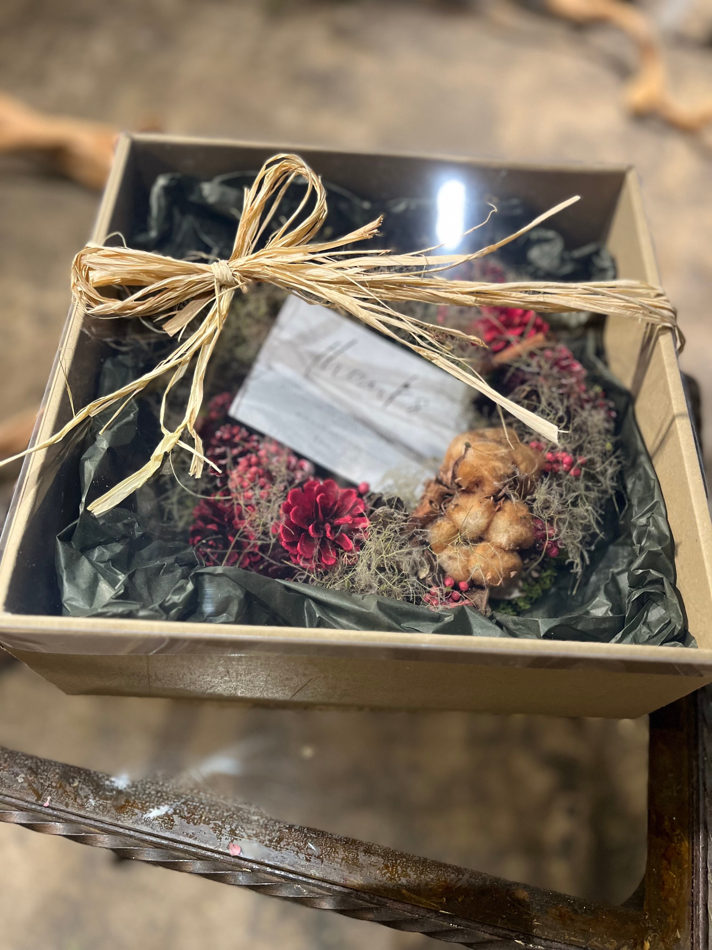 スモーキーなスモークツリーのナチュラルリース(Red)　ギフトケース入り