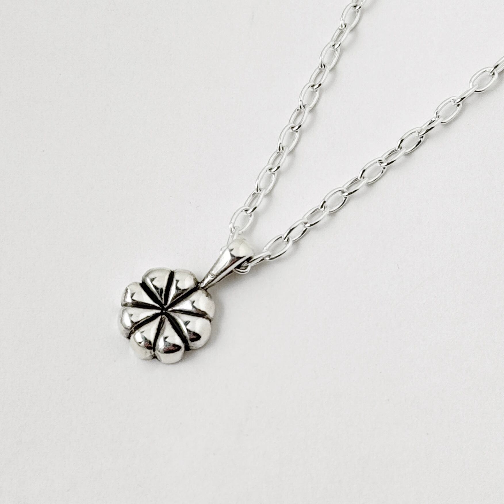 オキシダイズ フラワーネックレス