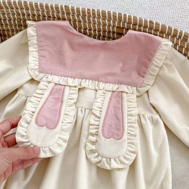 【取寄】キュートなフリルウサ耳付きのラビットロンパース