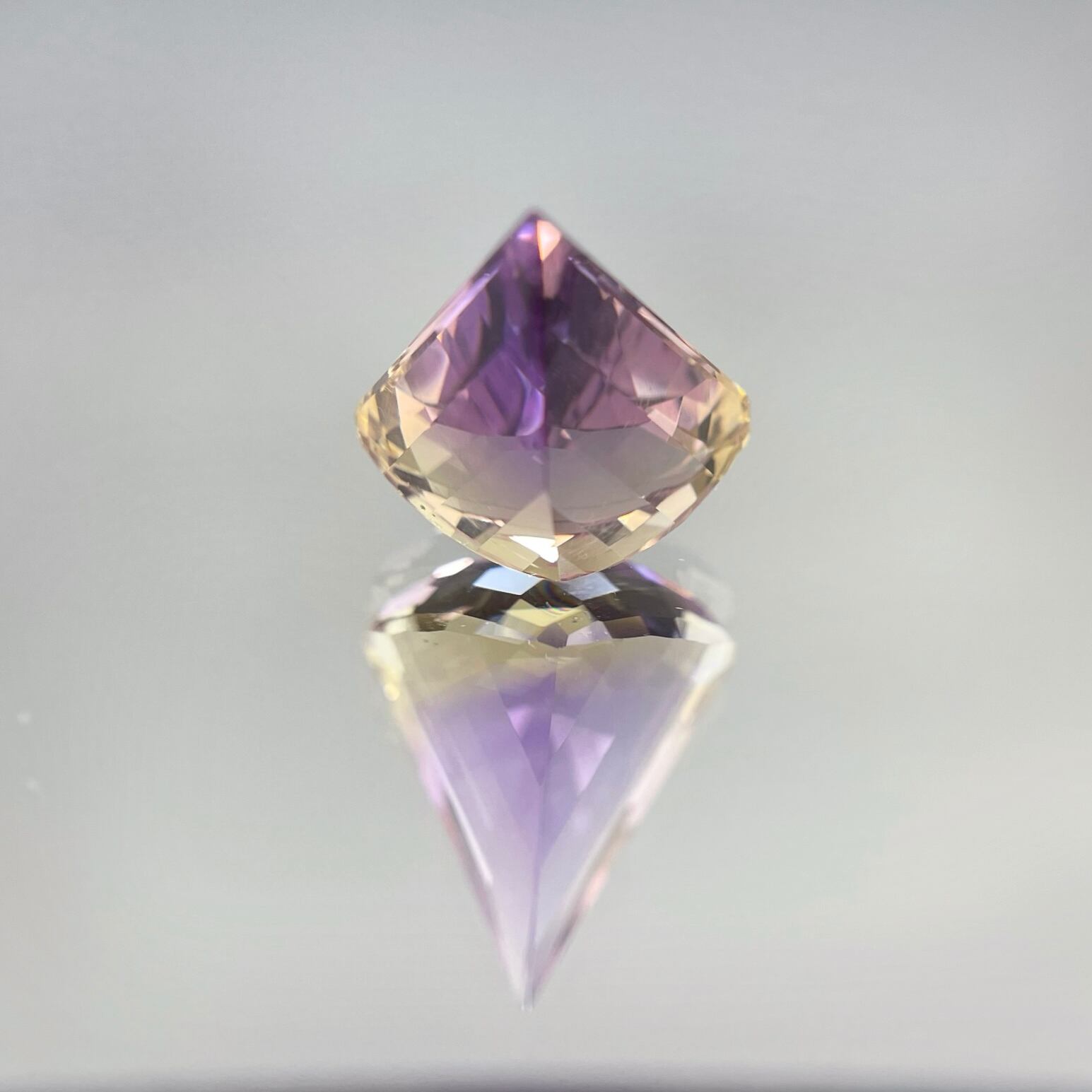 ソ付 高品質 3.270ct 天然 アメトリン ルース 特殊カット 【公式 ソ付 高品質 3.270ct 天然 アメトリン ルース 特殊カット 【公式