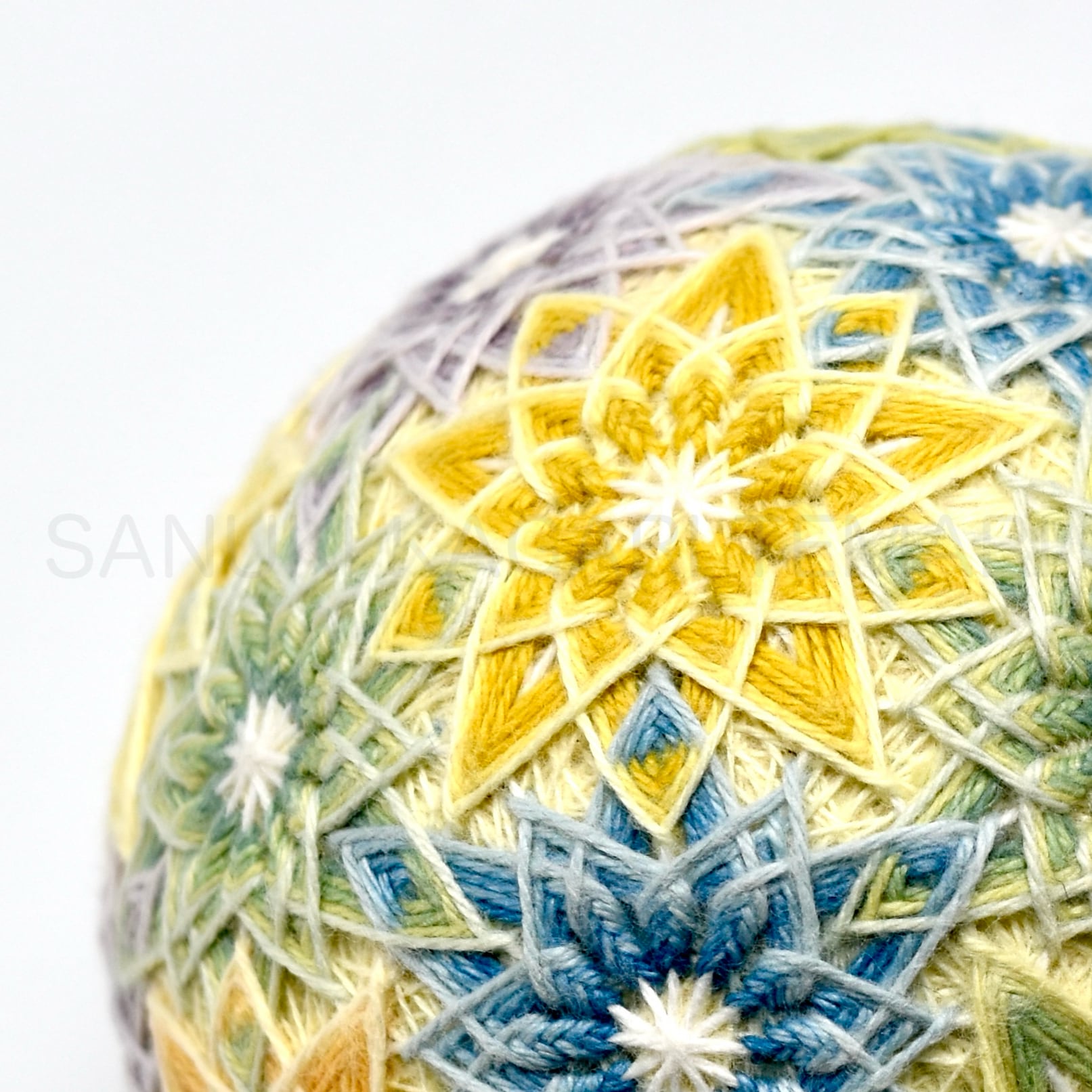 讃岐かがり手まり「32の交差花」_MA390-4183 | 讃岐かがり手まり