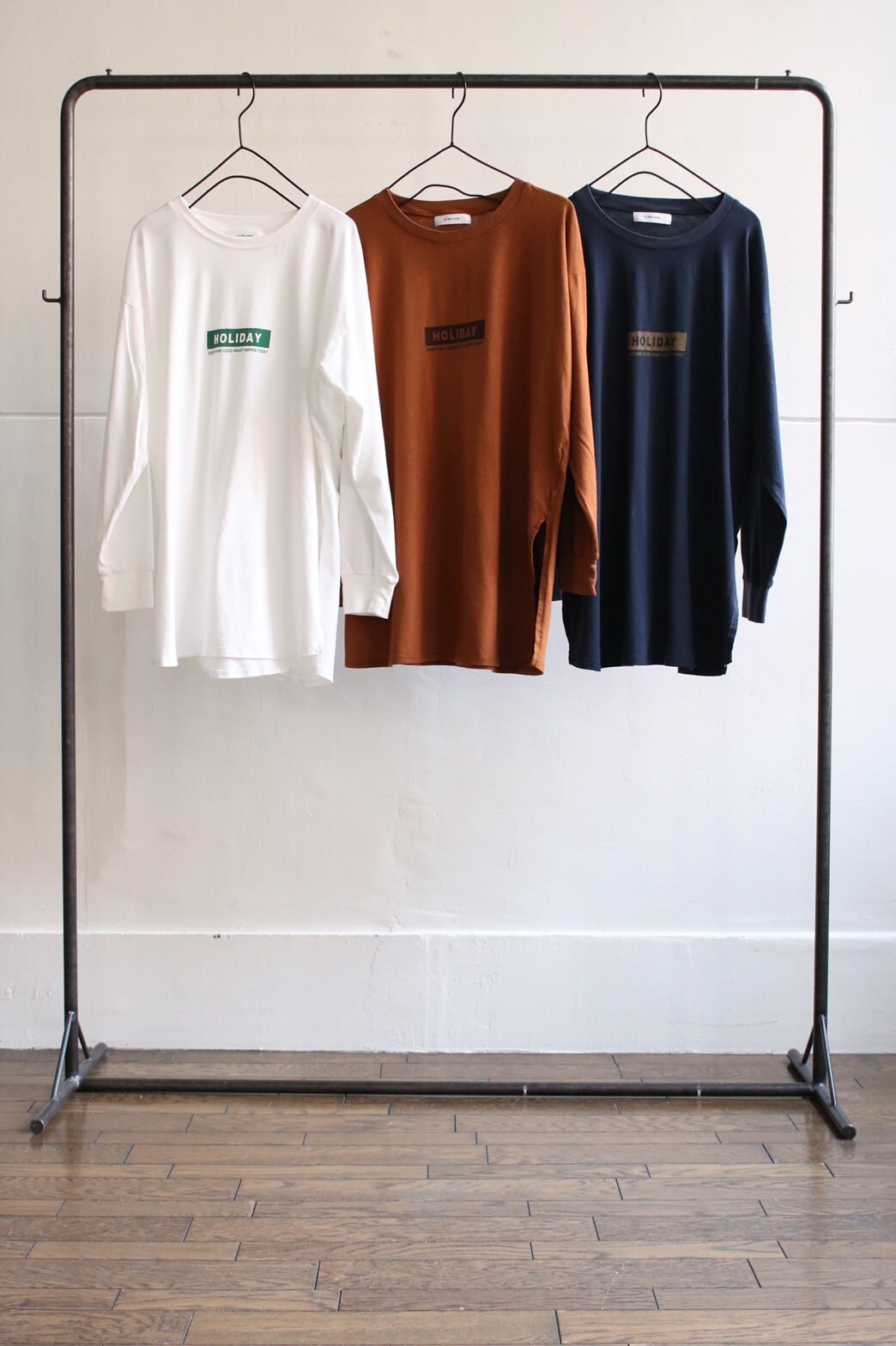 【LEMELANGE】HOLIDAYロゴTee