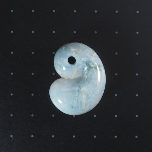 糸魚川翡翠 コン沢 青翡翠 ふく勾玉 25.0g Itoigawa blue Jadeite Fuku