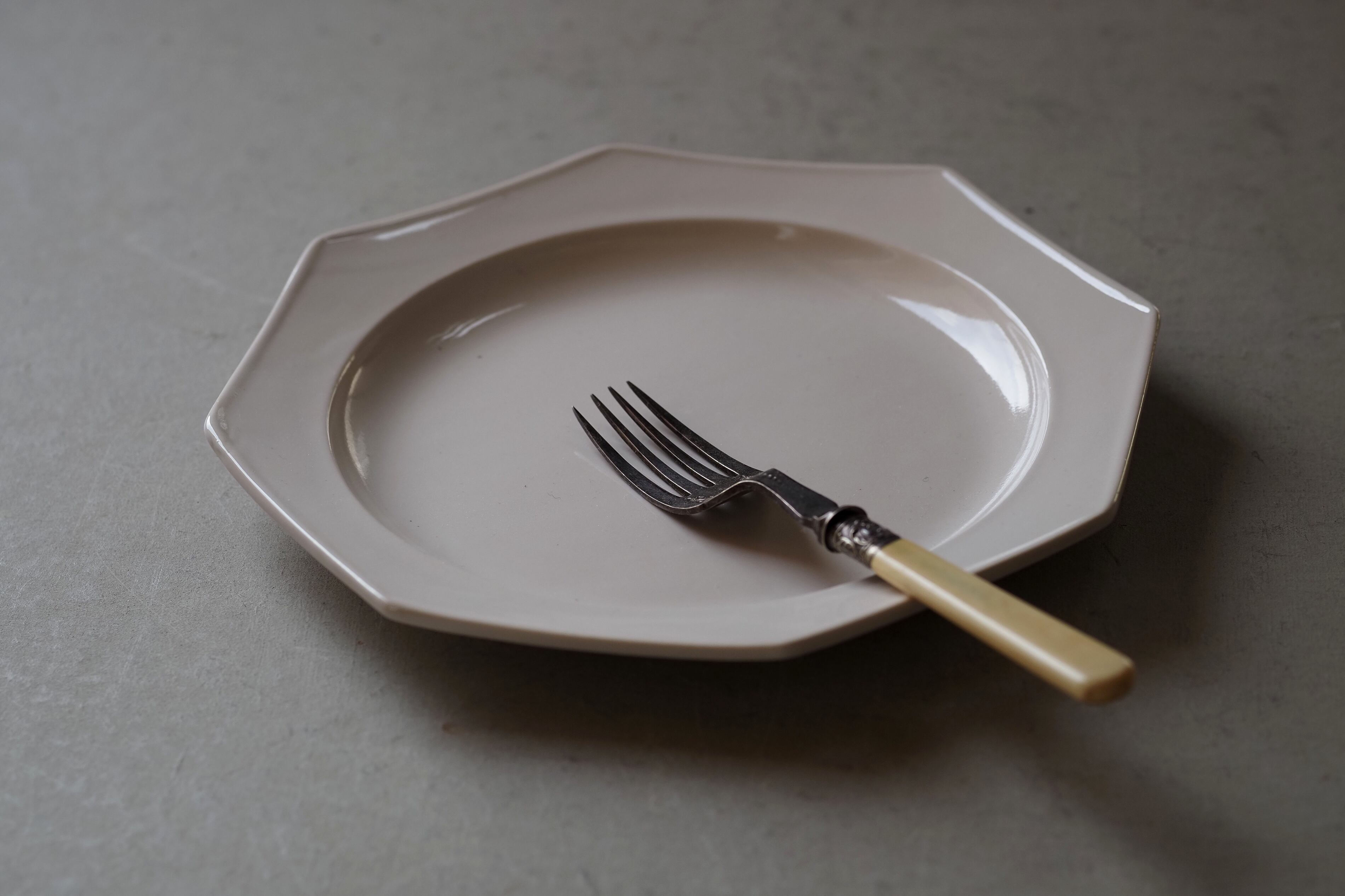 岡田直人 13.八角平皿M | 陶屋なづな