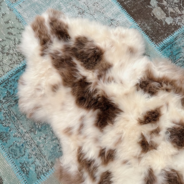 ポーランド ムートンラグ MO005 | ナチュラル シープスキン | 77cm × 130cm