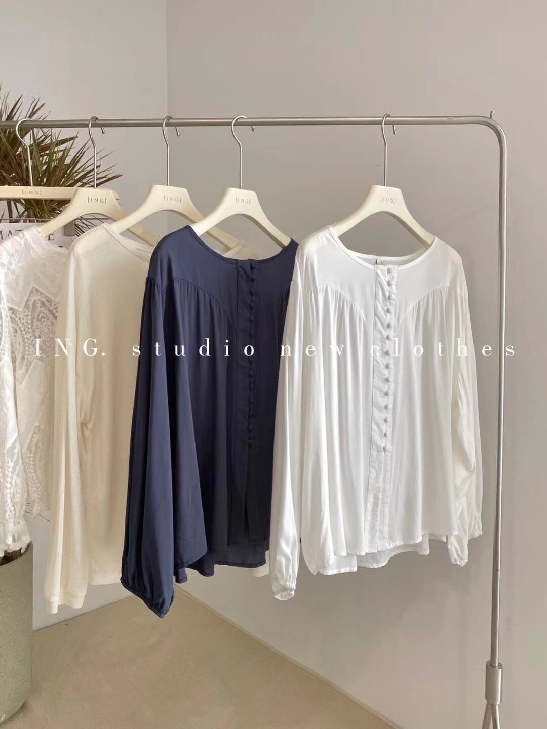 くるみボタンブラウス　AJ2205-722