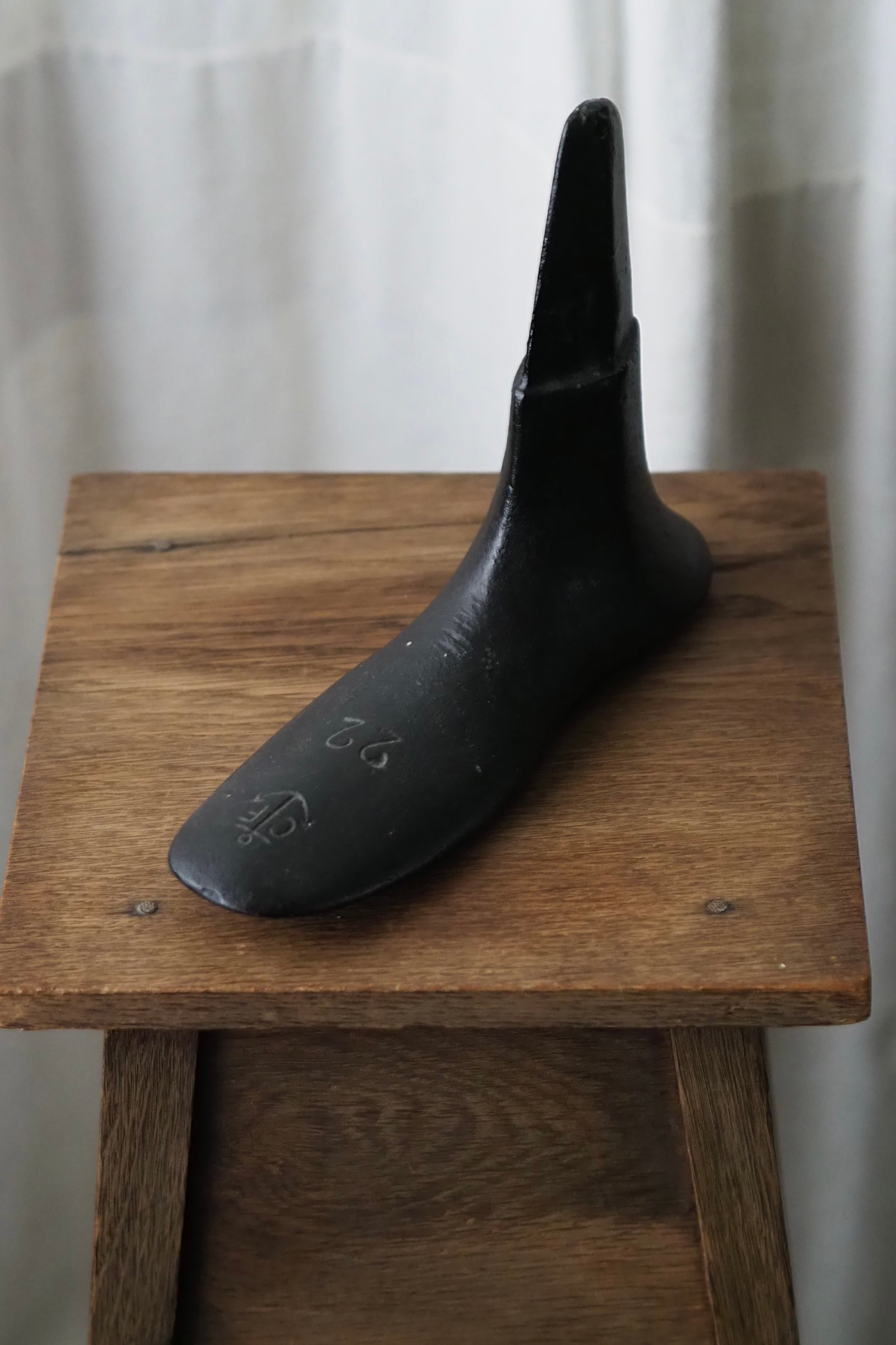 沈黙を守る鋳物靴型-single cast iron shoe last | アンティーク