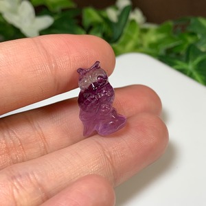 25.可愛い小さいフローライトふくろう