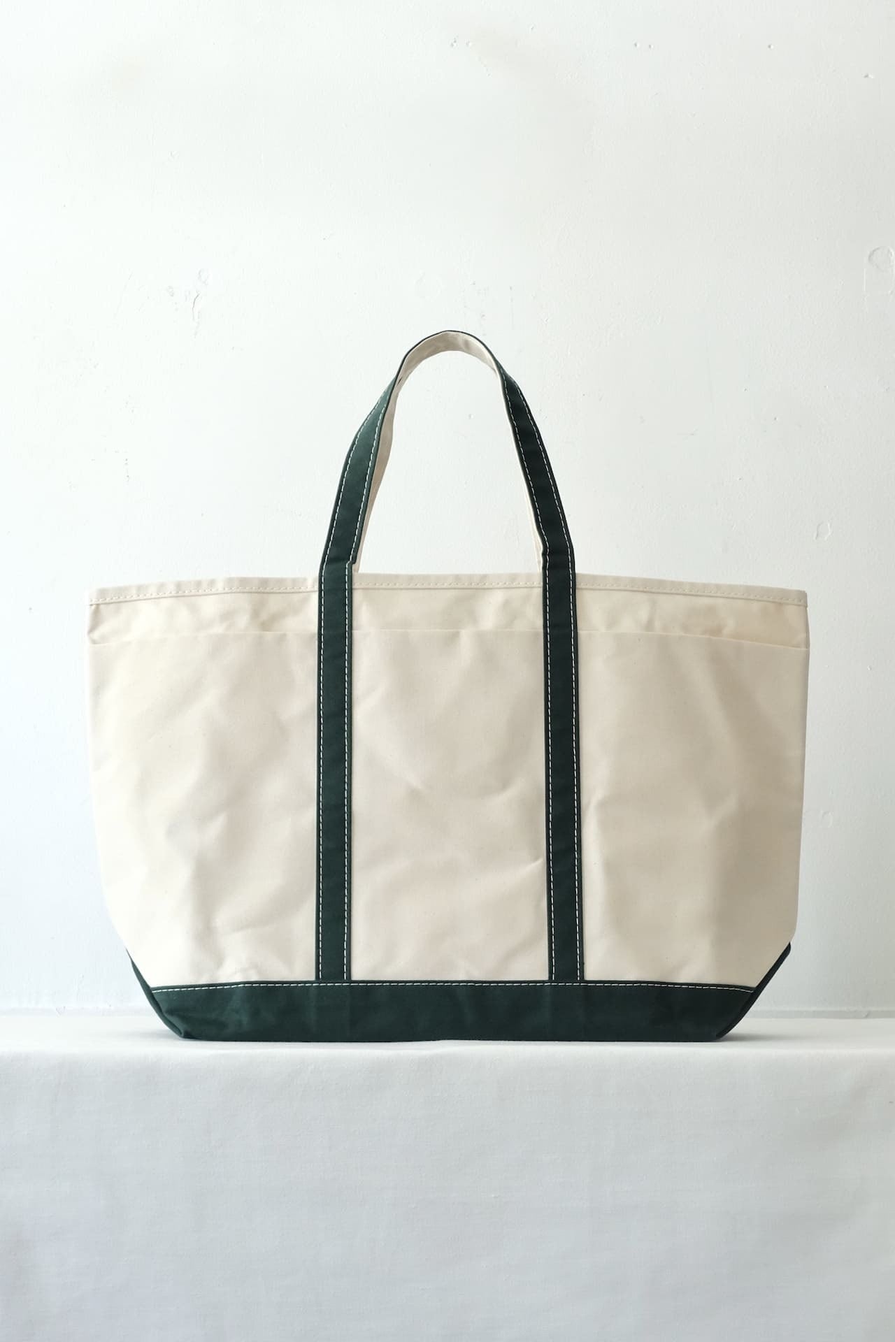 "Order Event" This is a(n) Base Field Tote L White/Forest Green,Forest Green/White,White/Black,Black/Black