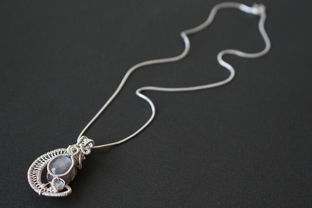 Moonstone silver925 wirewrapping pendant