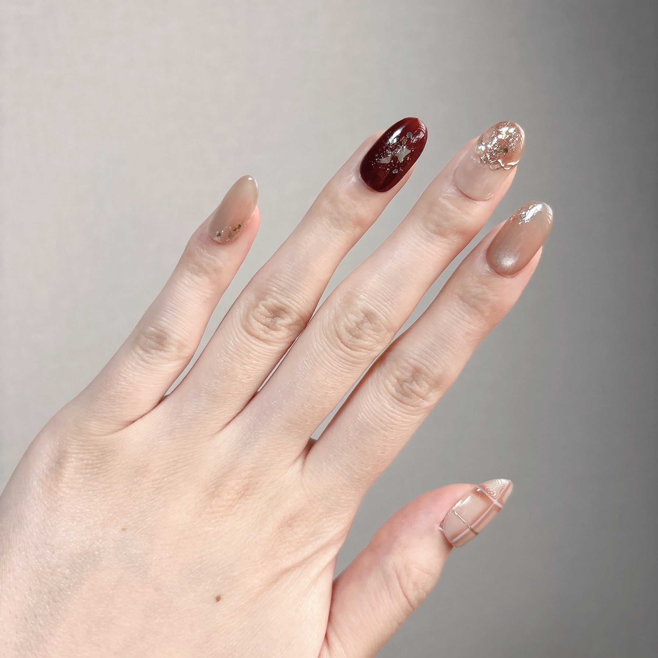 649】ミディアム オーバル／XY209 繰り返し使えるネイルチップ | 指先