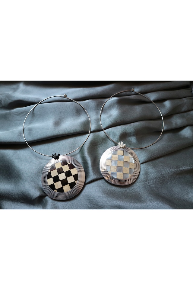 Chess choker