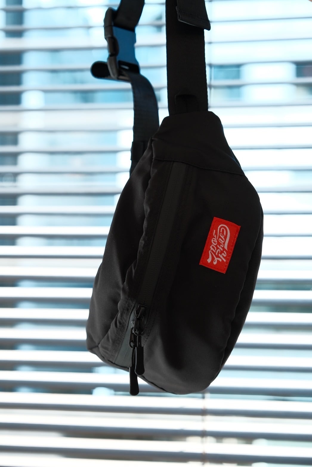 ベースボールスタイルなロゴボディバッグ | マカロニえんぴつ OFFICIAL