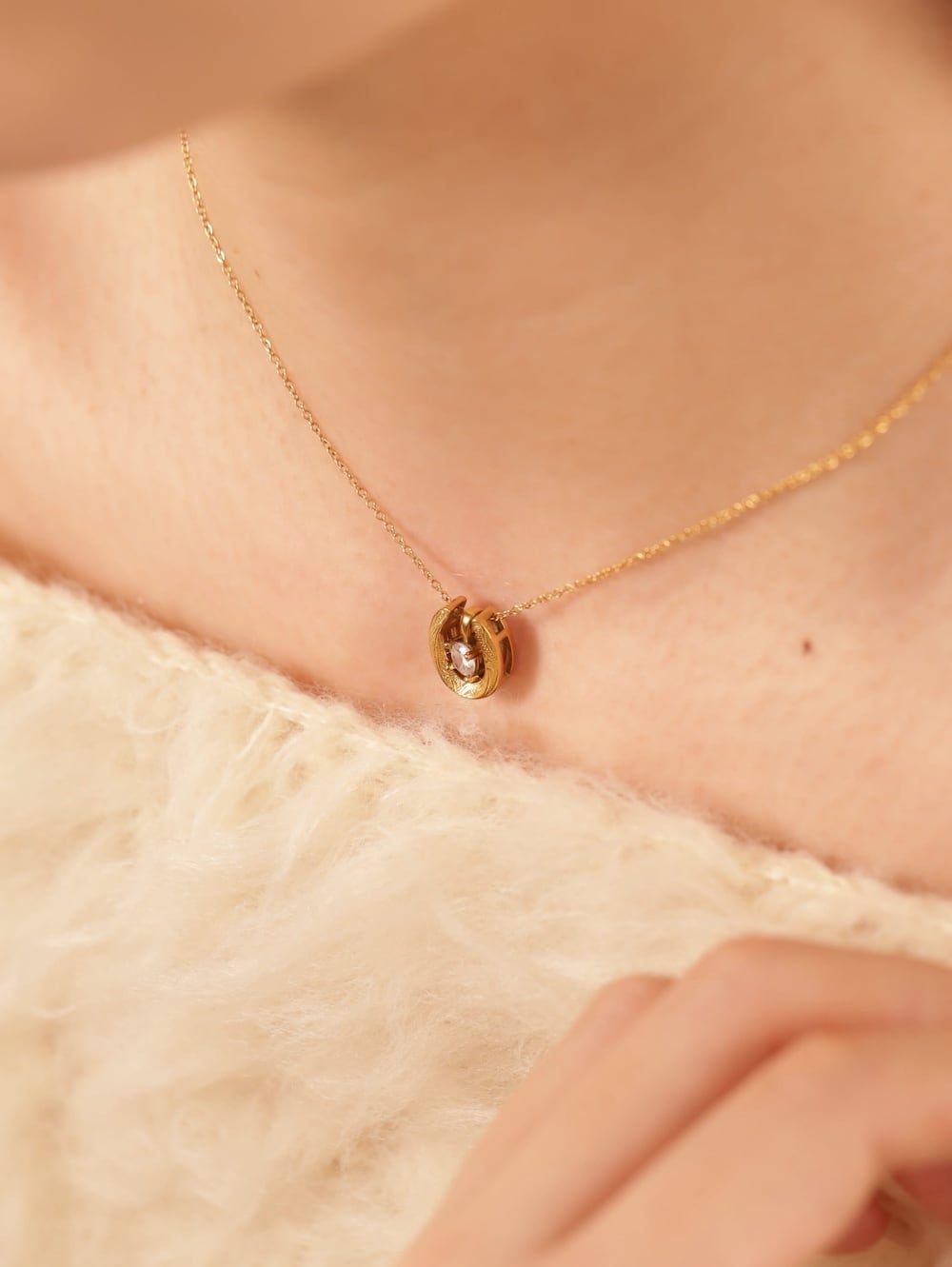 316L hawaiian zirconia horseshoe necklace #n36 | rani